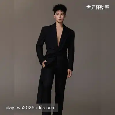 何君